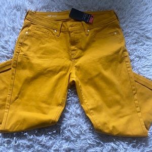 Skinny crop jeans 
Mid rise 
Skinny through hip and thigh 
Rolled slim leg